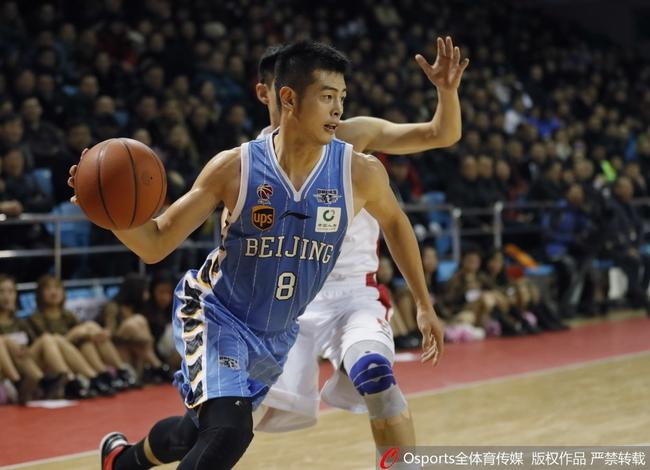 包含清晨体能课后，里尔手感冰凉备战中超，管理层满意，轮换策略成焦点的词条